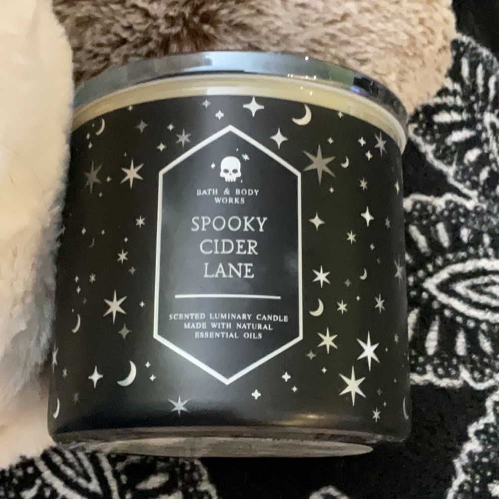 Bath and body works spooky cider lane candle with skull lid